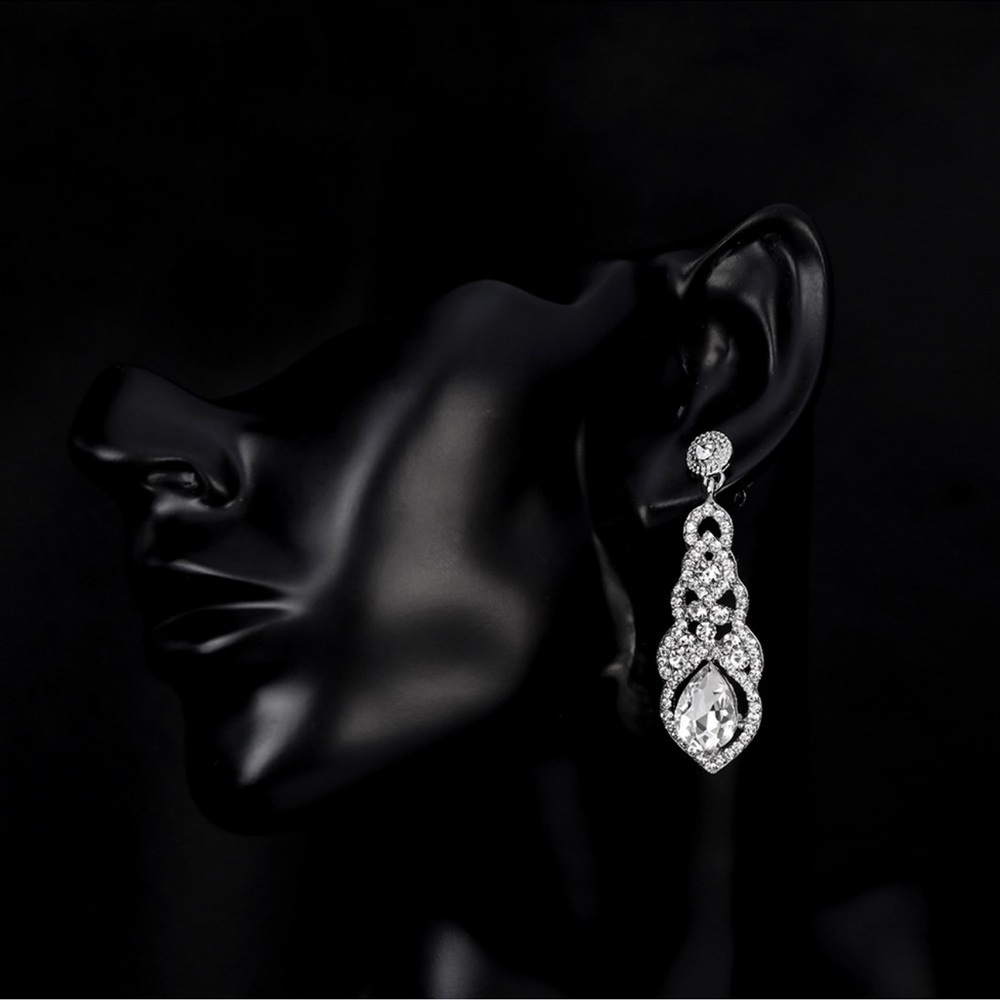 Elegant Silver Drop Chandelier clear crystal drop earrings NWT New
